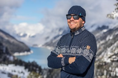 Pullover aus Merinowolle Kama 4053, Strickmütze Merino GORE WINDSTOPPERJednobarevná varianta čepice z plastického úpletu ze 100% Merino vlny je podšitá pruhem větruodolné a prodyšné membrány GORE WINDSTOPPER®. Kama AW63