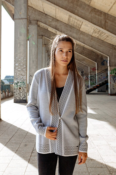 Knitted Merino cardigan sweater Kama 5047