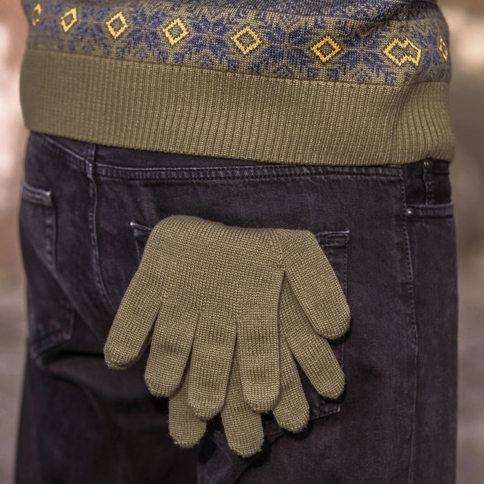 Gestrickte Handschuhe aus Merinowolle Kama R102