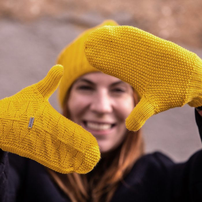 Knitted Merino gloves Kama R110